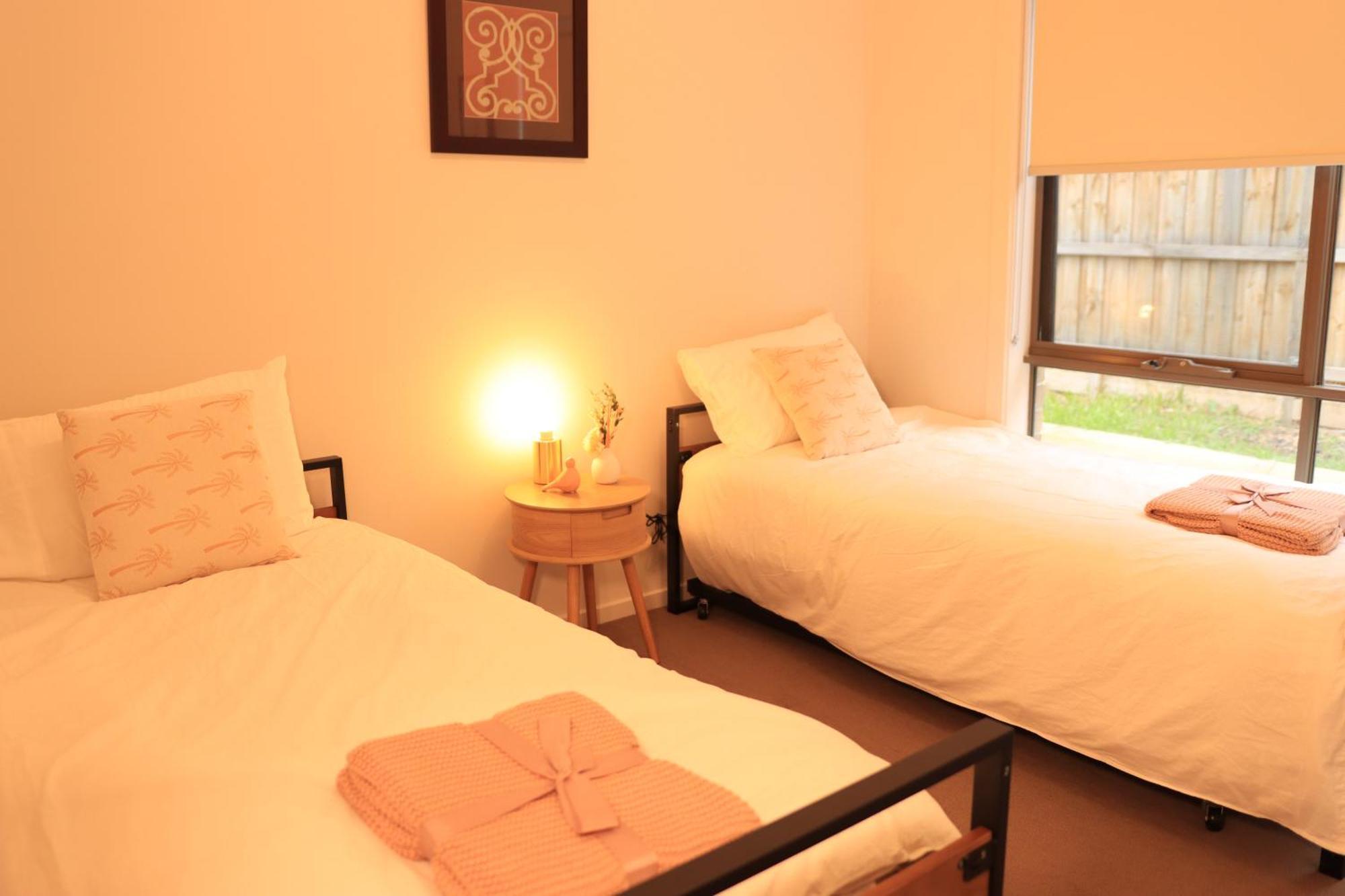 Melbourne Holiday House For 15 Peoples In Sanctuary Lake Point Cook Ngoại thất bức ảnh