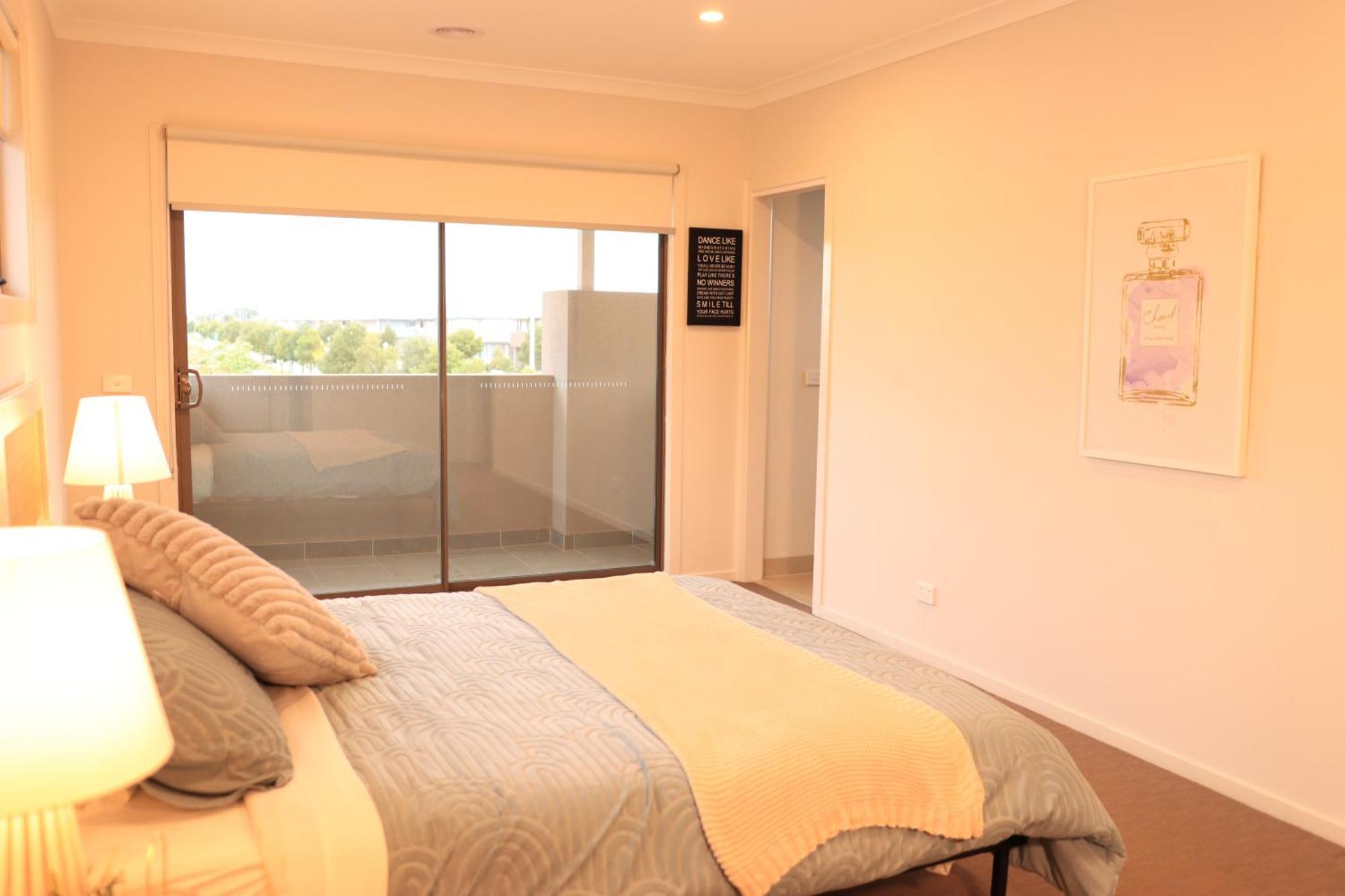 Melbourne Holiday House For 15 Peoples In Sanctuary Lake Point Cook Ngoại thất bức ảnh