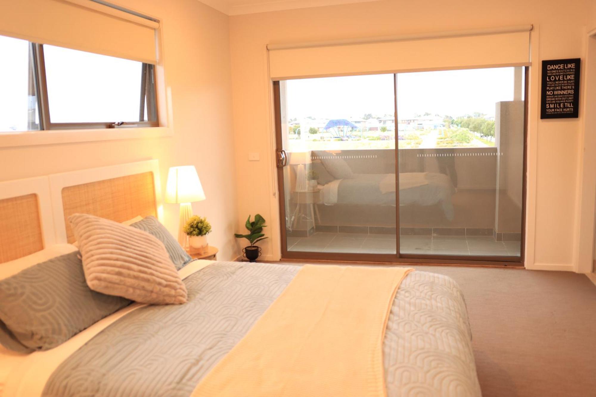 Melbourne Holiday House For 15 Peoples In Sanctuary Lake Point Cook Ngoại thất bức ảnh