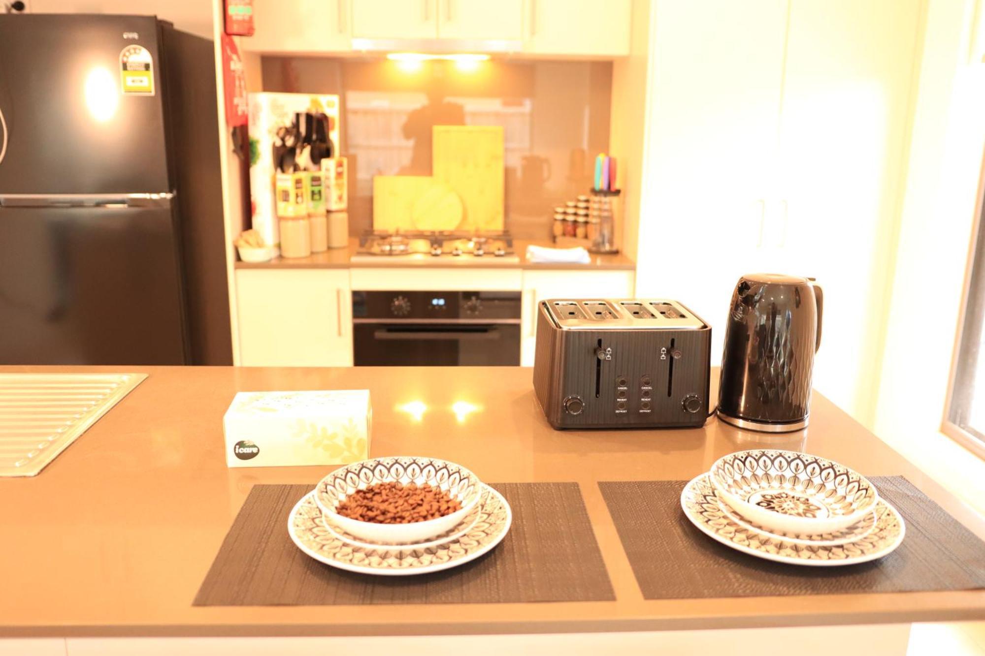 Melbourne Holiday House For 15 Peoples In Sanctuary Lake Point Cook Ngoại thất bức ảnh